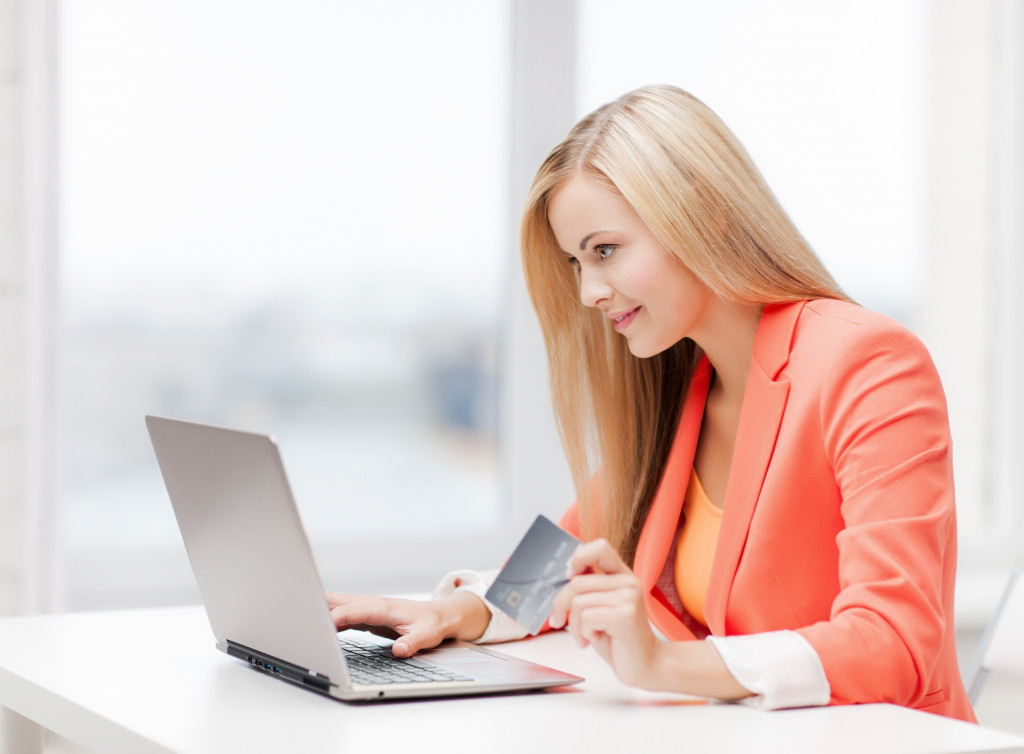 A woman purchasing something online using her credit card